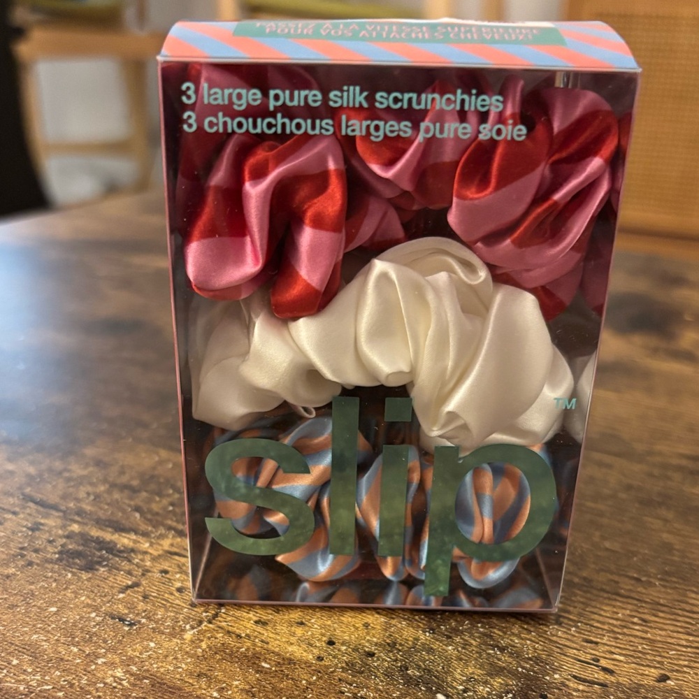 Large Scrunchies Set Of 3 in Midsummer
slip